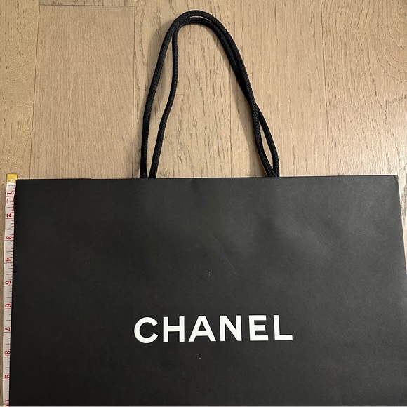 Chanel empty shopping bag - Picture 2 of 6